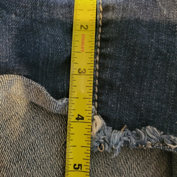 Maurices size 20 denim shorts with Aztec pattern on side & 4" inseam - Picture 4 of 7